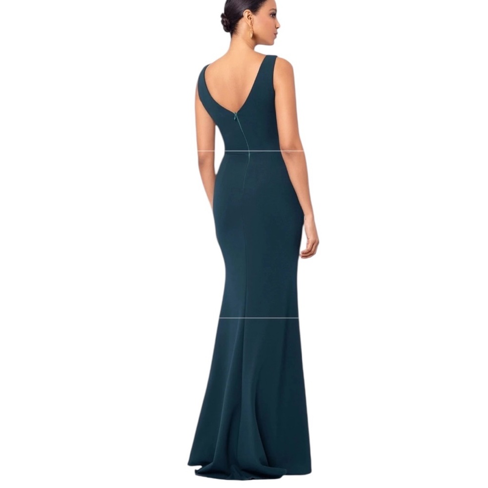 NEW BETSY & ADAM Christine‎ Scuba Crepe Ruffled Bow Gown Pine Sleeveless Size 8 - Picture 2 of 9